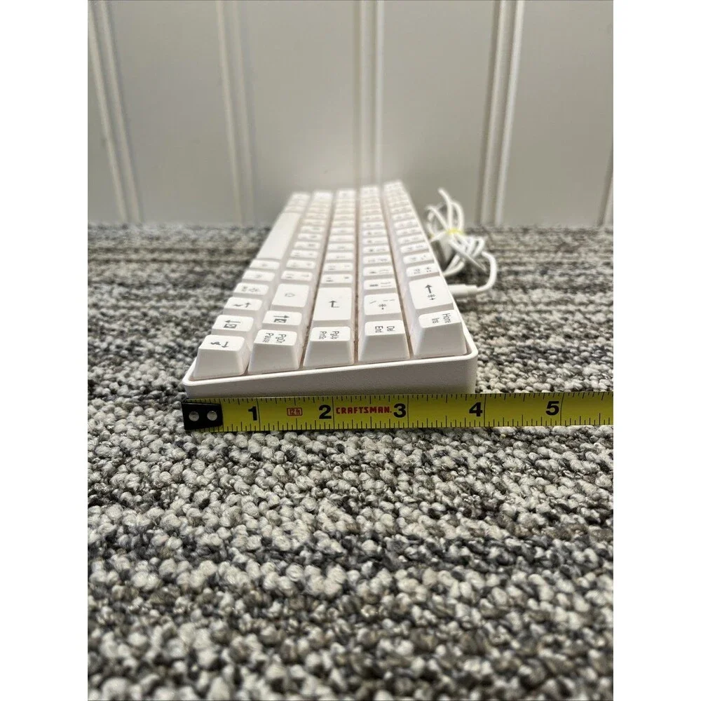 Solakaka 68 Key Compact Keyboard Model: SK968 Gaming White Great Condition